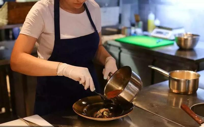 餐饮服务业食品加工制作过程中不得存在这些行为!